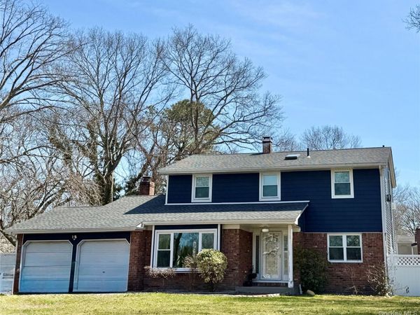 8 Chauncey Lane, Coram, NY 11727