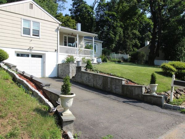 650 Warren Avenue, Thornwood, NY 10594