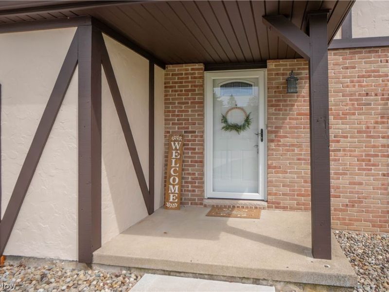 8028 Woodrush Drive NW, North Canton, OH 44720 Photo 2