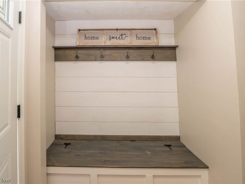 8028 Woodrush Drive NW, North Canton, OH 44720 Photo 4