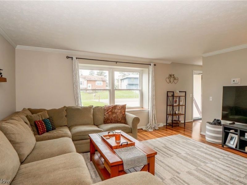 8028 Woodrush Drive NW, North Canton, OH 44720 Photo 5