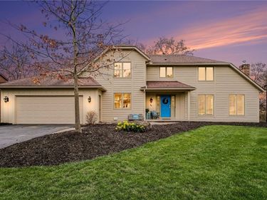 34 Framingham Ln, Pittsford, NY 14534