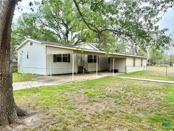 306 Turner Street , Yoakum, TX 77995
