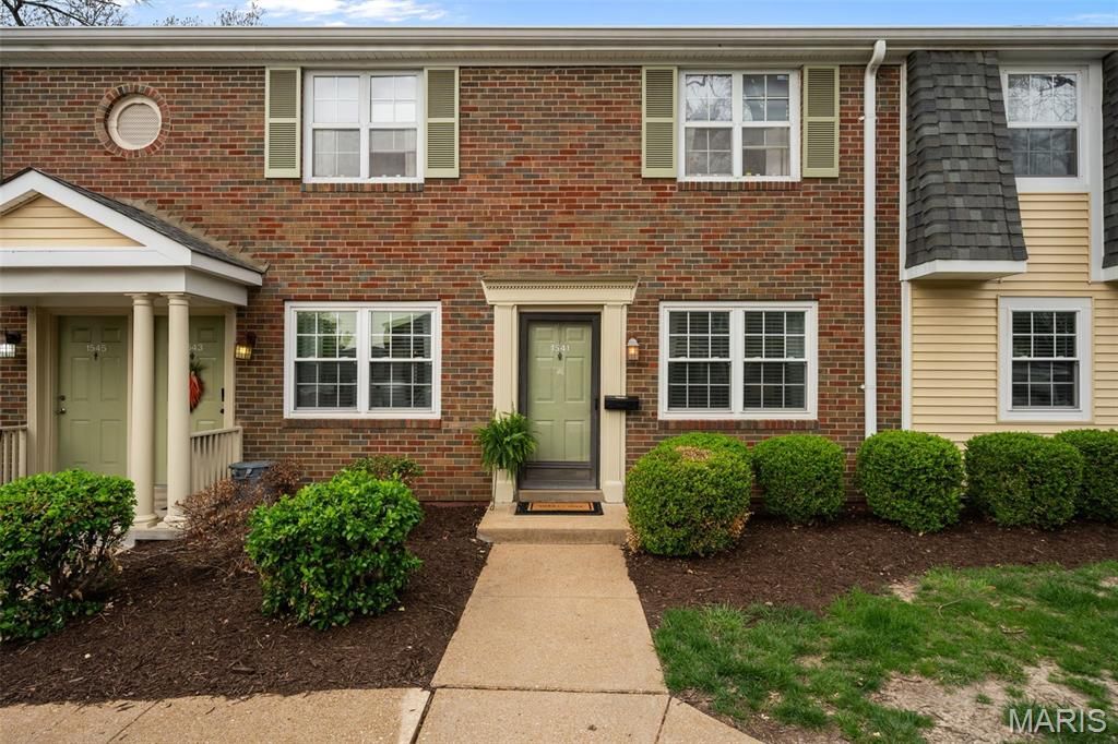 1541 E Swan Circle, Brentwood, MO 63144 Main Photo