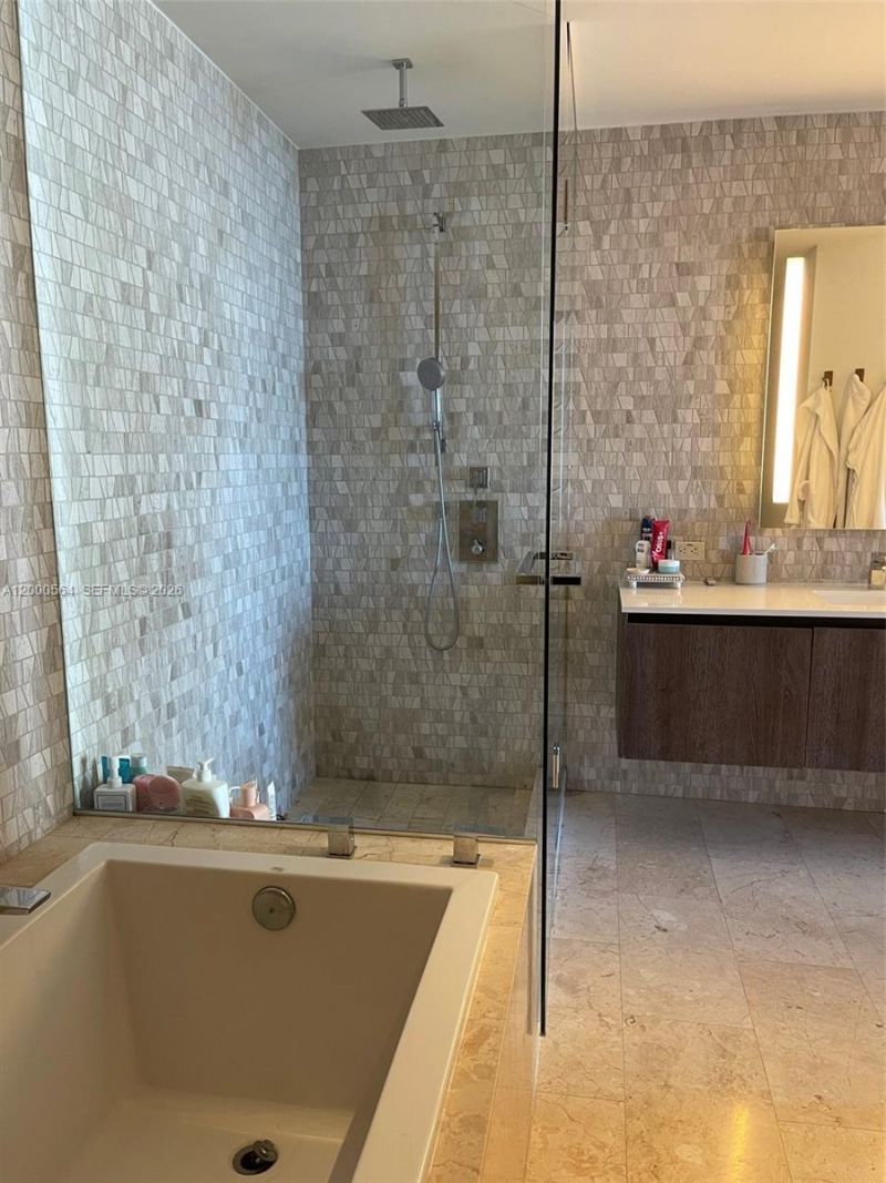 68 SE 6th St, Unit 2409, Miami, FL 33131 Photo