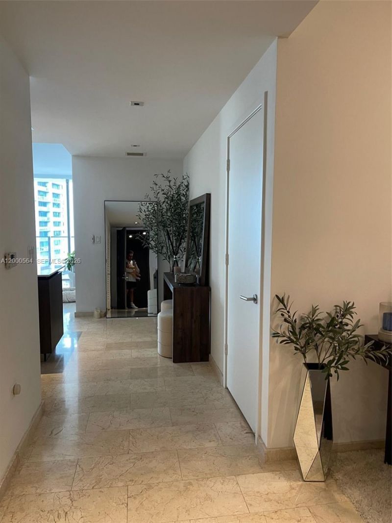 68 SE 6th St, Unit 2409, Miami, FL 33131 Photo
