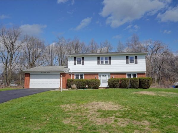 633 Chatelaine Drive, Webster, NY 14580