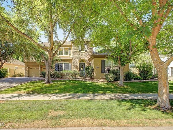 2886 E WASHINGTON Avenue, Gilbert, AZ 85234