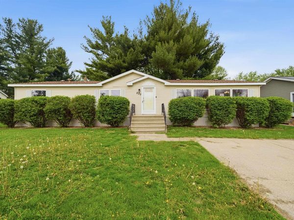 701 FISCHER Road, Unit 230, Creve Coeur, IL 61610