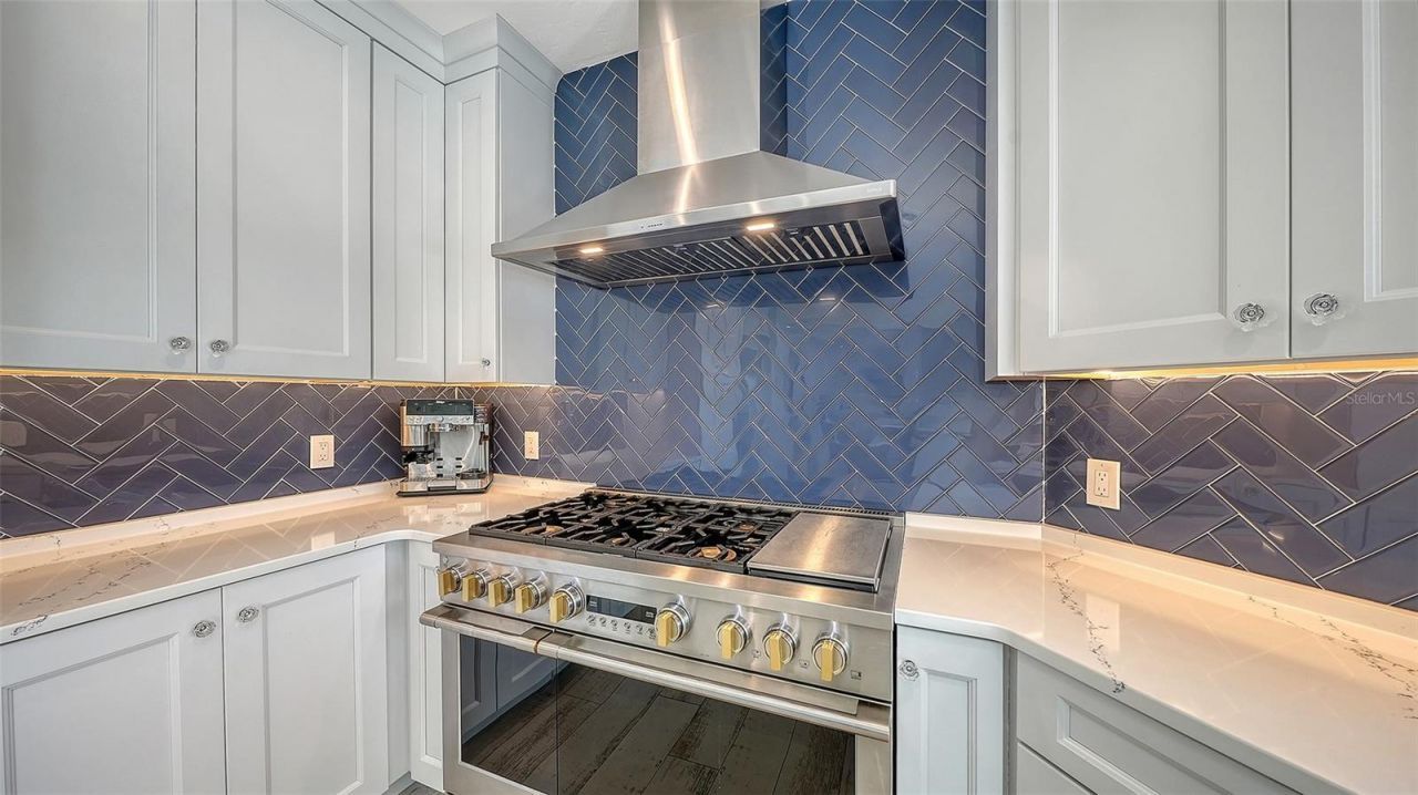 723 Key Royale Drive, Holmes Beach, FL 34217 Photo