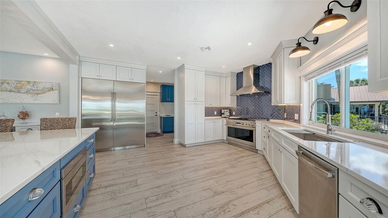 723 Key Royale Drive, Holmes Beach, FL 34217 Photo