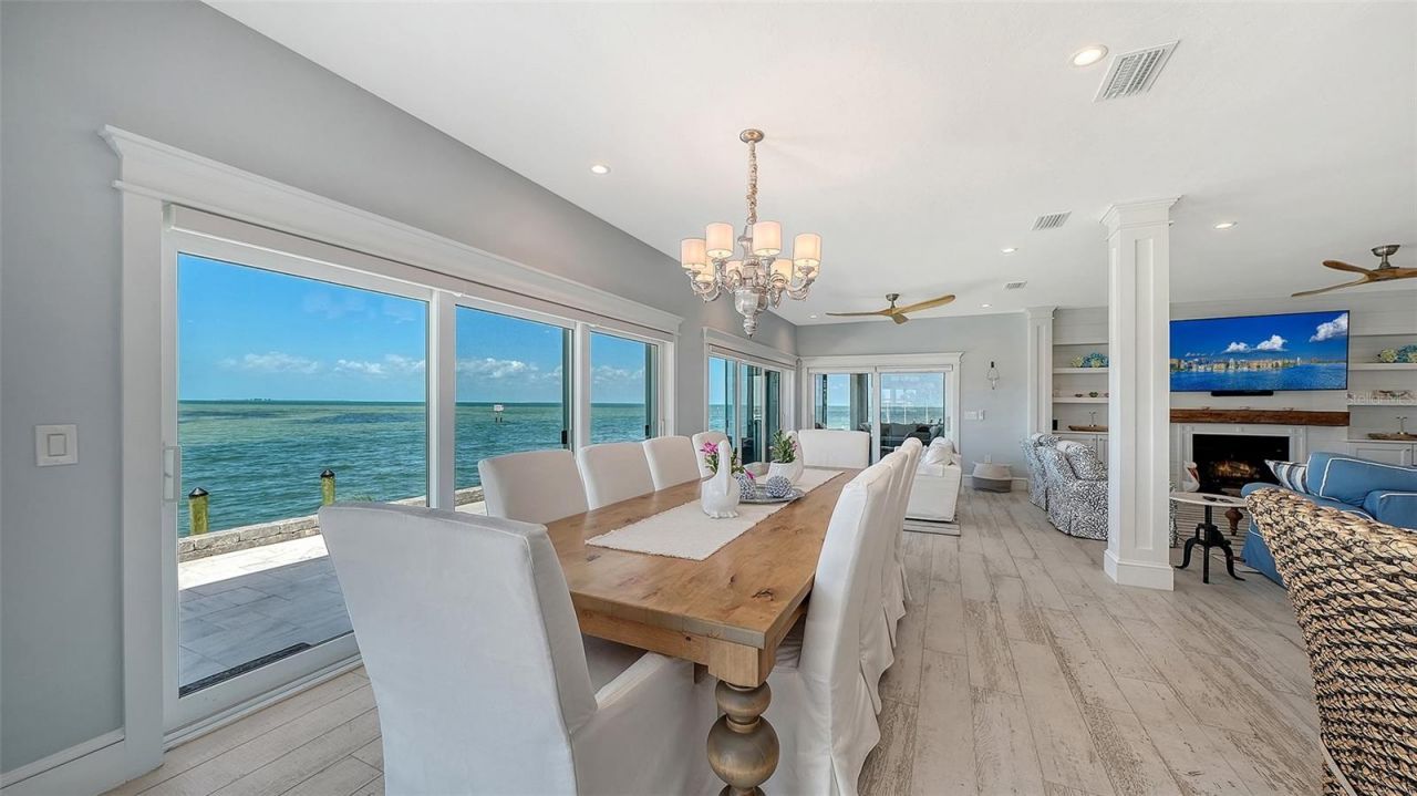 723 Key Royale Drive, Holmes Beach, FL 34217 Photo