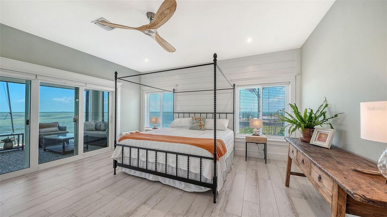 723 Key Royale Drive, Holmes Beach, FL 34217 Photo