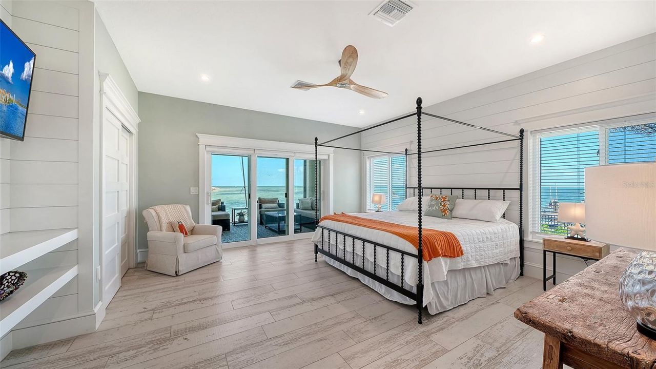 723 Key Royale Drive, Holmes Beach, FL 34217 Photo