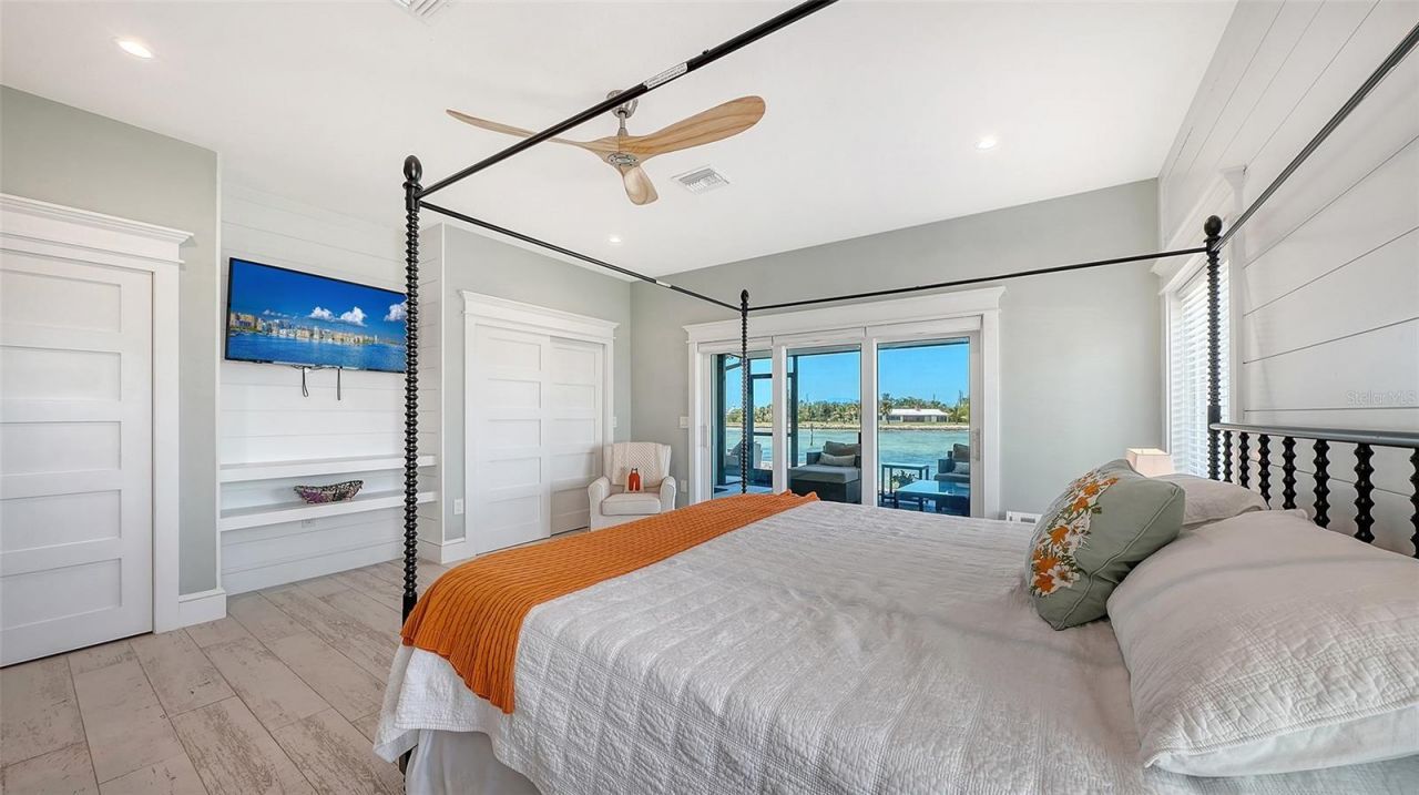 723 Key Royale Drive, Holmes Beach, FL 34217 Photo