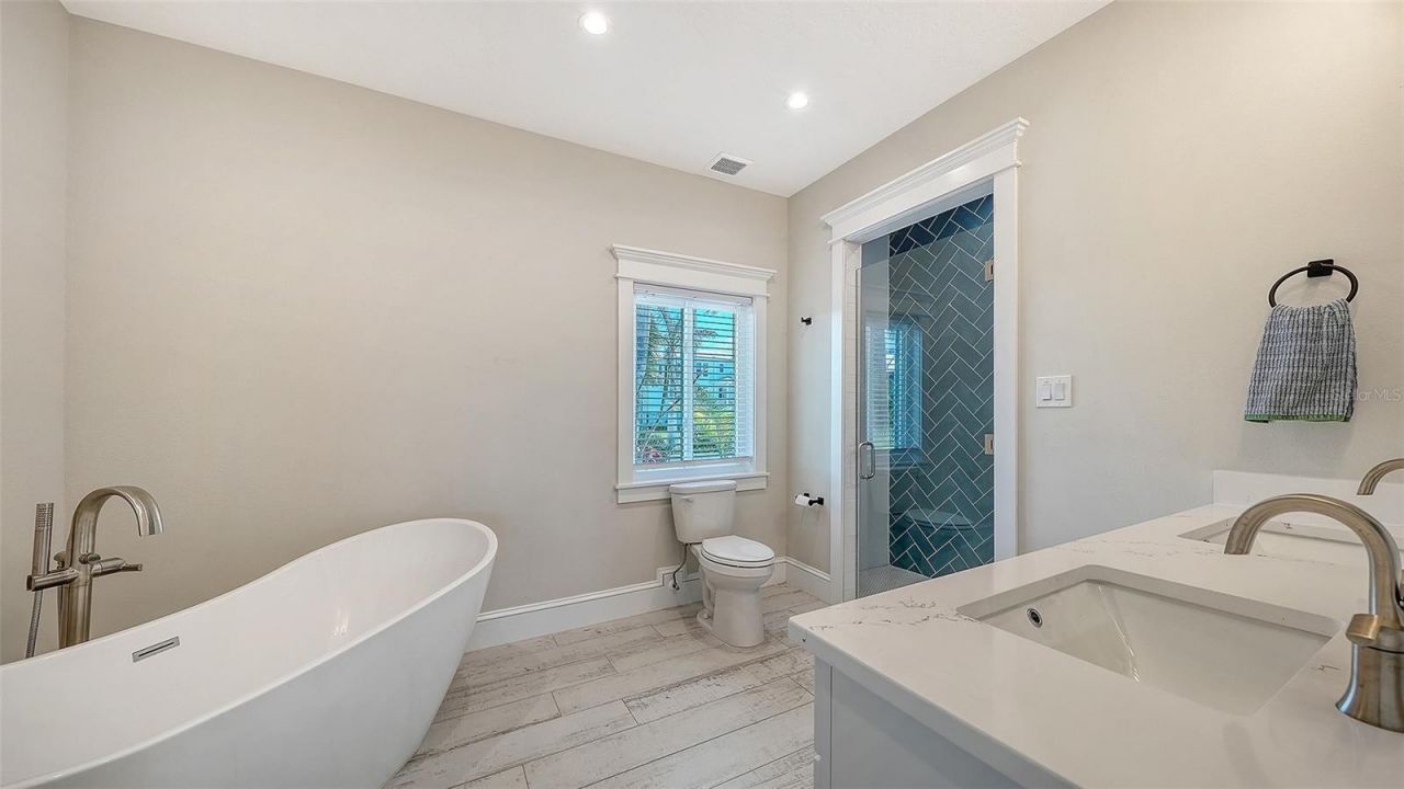 723 Key Royale Drive, Holmes Beach, FL 34217 Photo