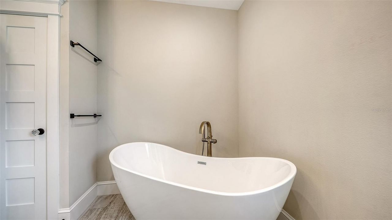 723 Key Royale Drive, Holmes Beach, FL 34217 Photo