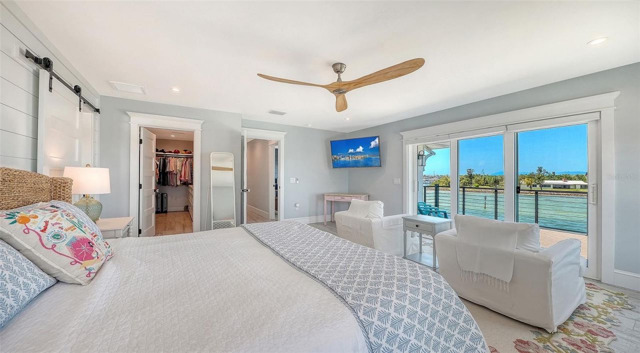 723 Key Royale Drive, Holmes Beach, FL 34217 Photo