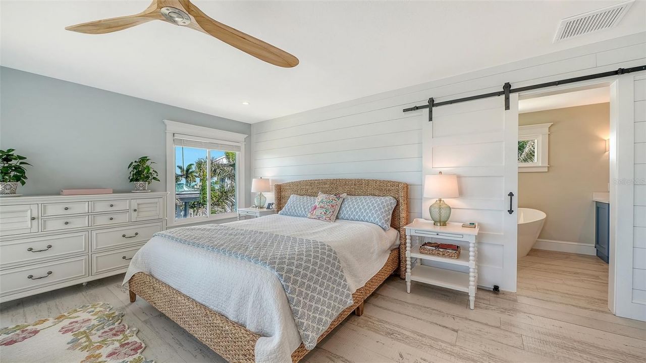 723 Key Royale Drive, Holmes Beach, FL 34217 Photo