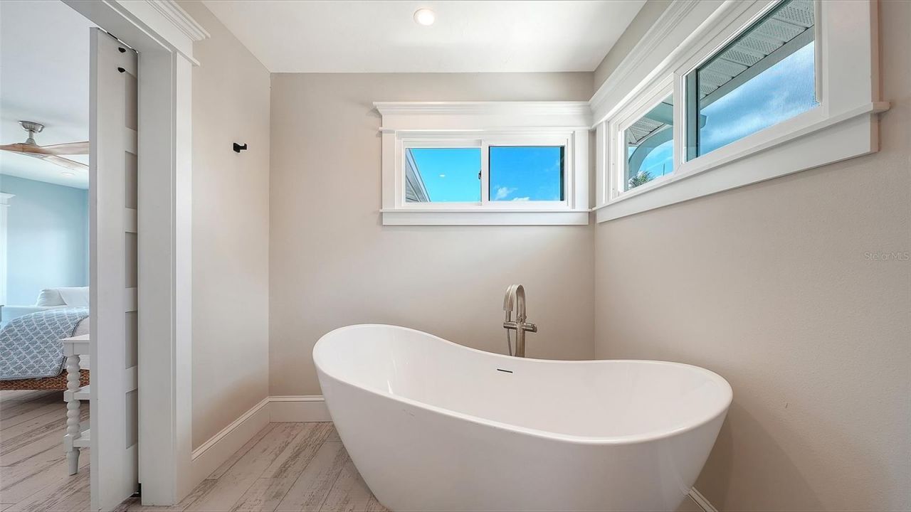 723 Key Royale Drive, Holmes Beach, FL 34217 Photo