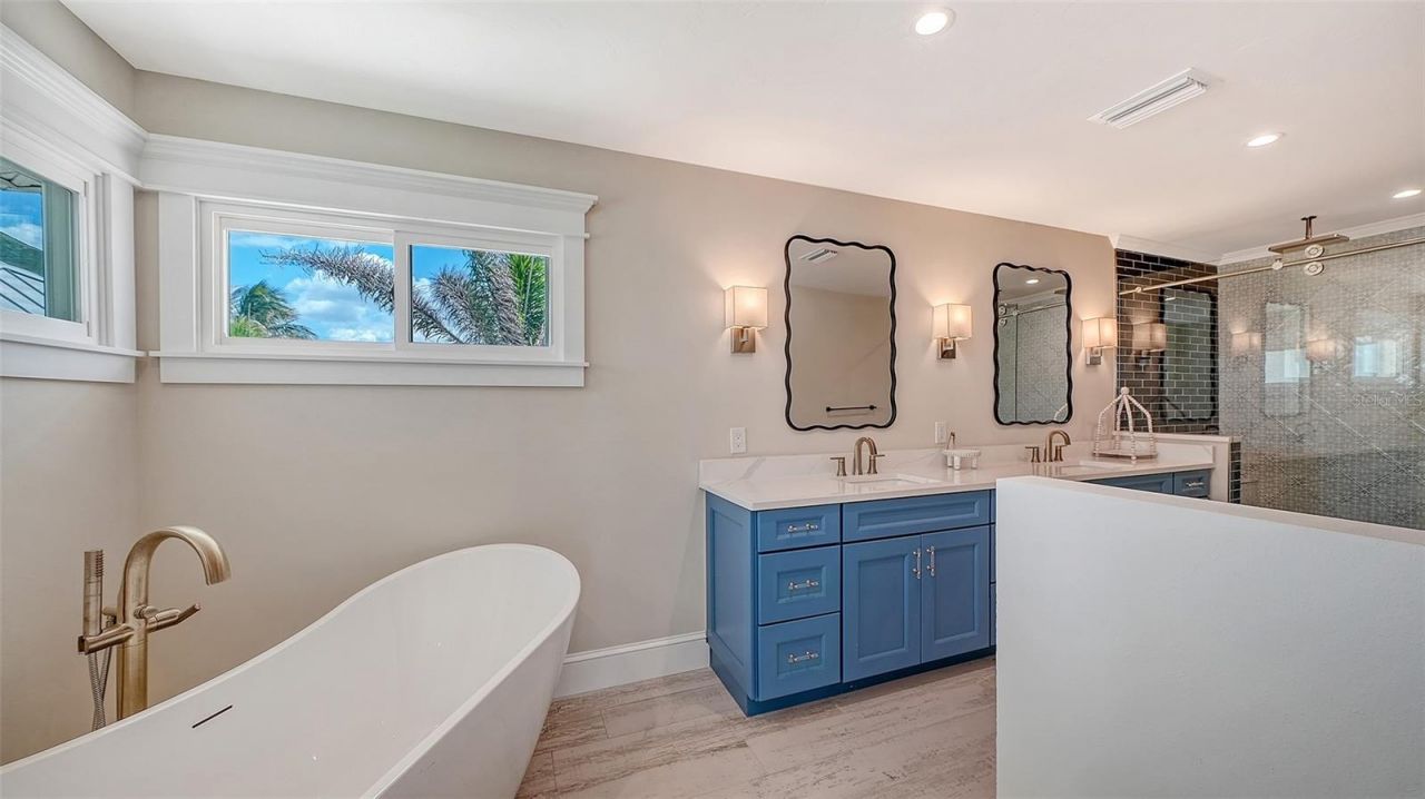 723 Key Royale Drive, Holmes Beach, FL 34217 Photo