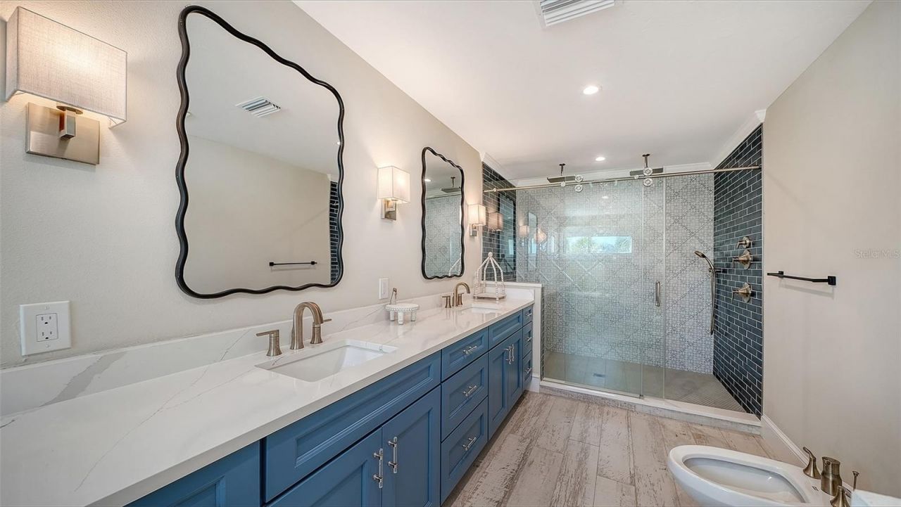 723 Key Royale Drive, Holmes Beach, FL 34217 Photo