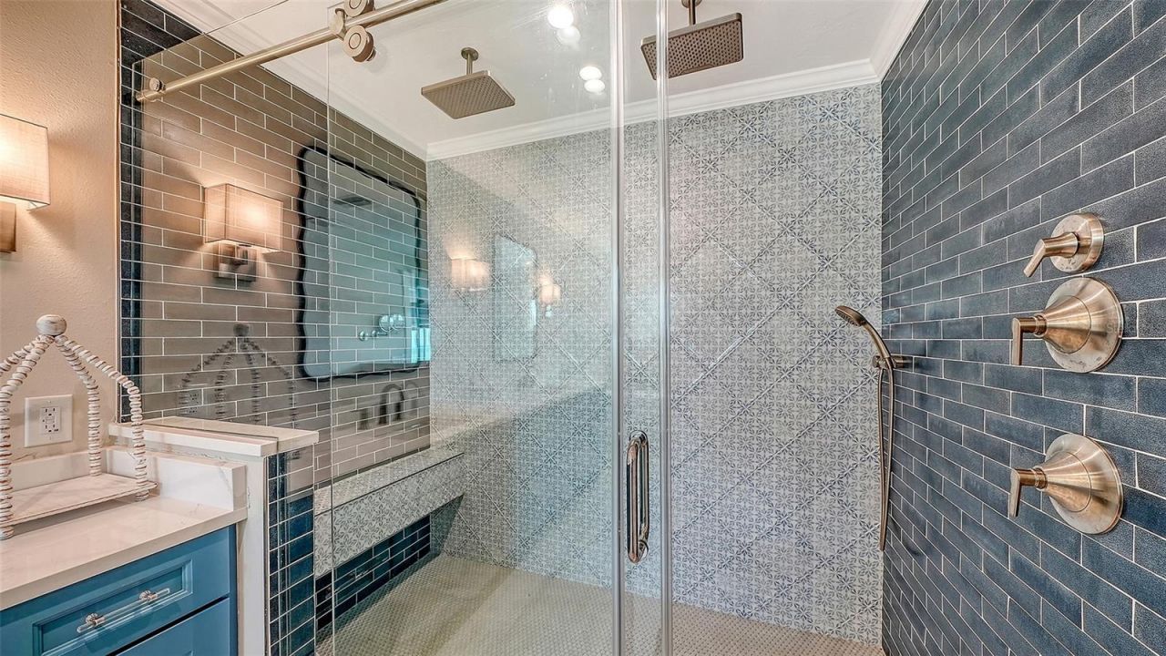 723 Key Royale Drive, Holmes Beach, FL 34217 Photo