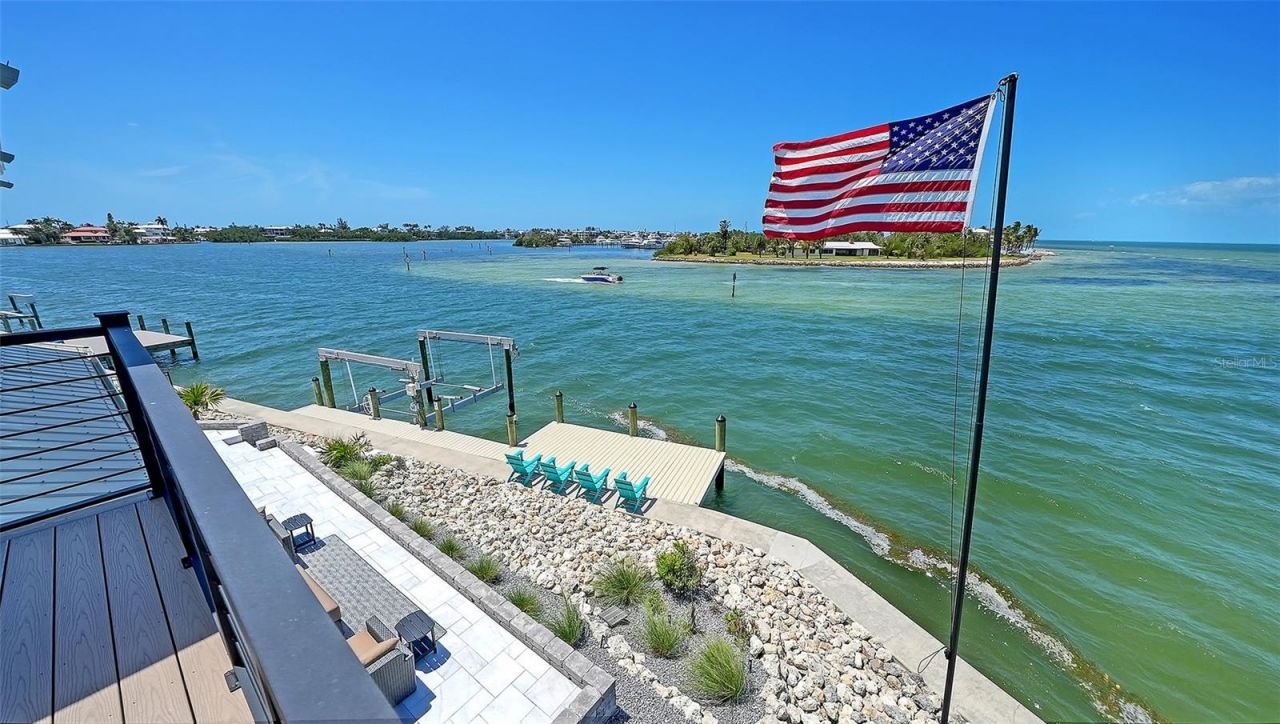 723 Key Royale Drive, Holmes Beach, FL 34217 Photo