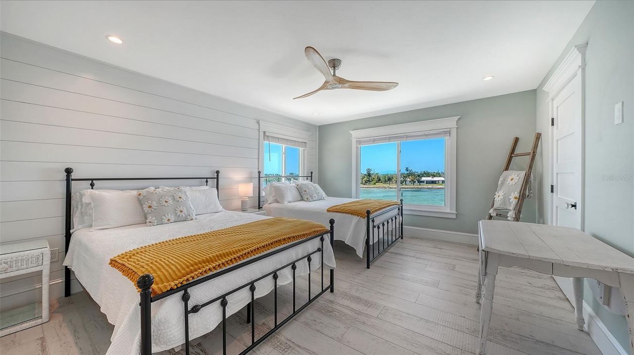 723 Key Royale Drive, Holmes Beach, FL 34217 Photo