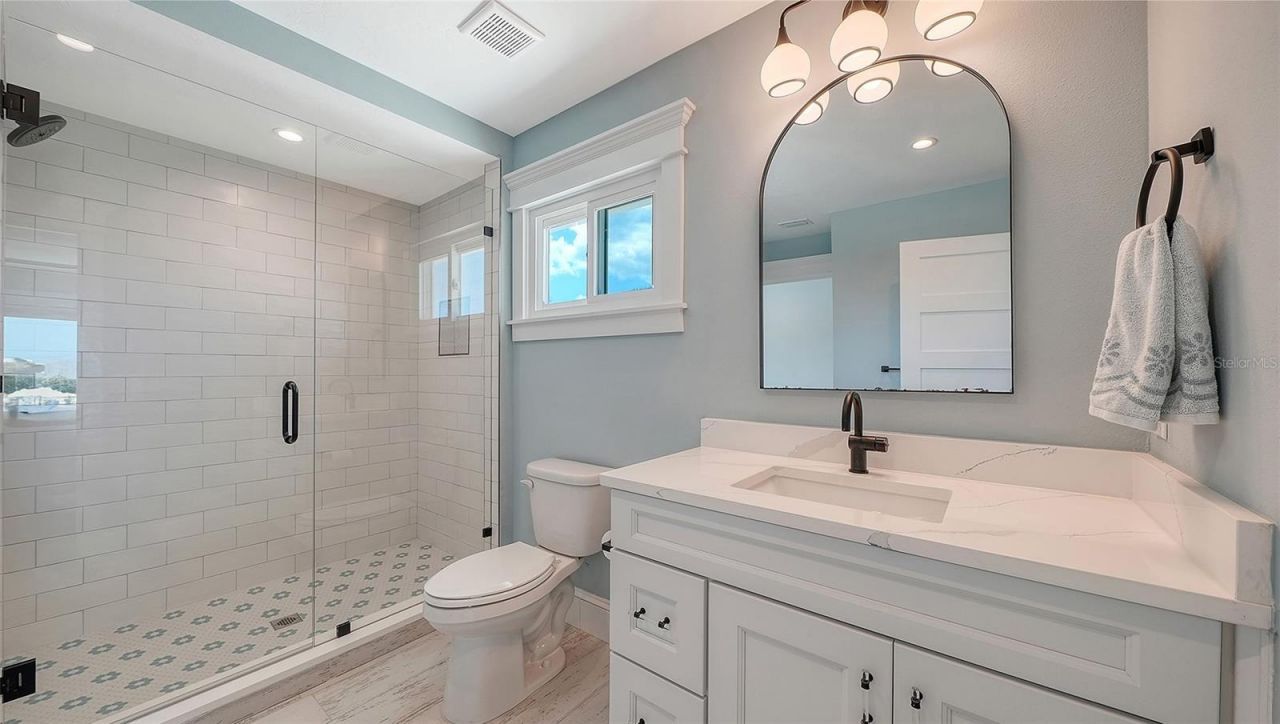 723 Key Royale Drive, Holmes Beach, FL 34217 Photo