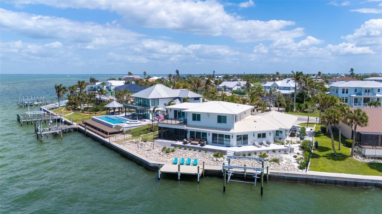 723 Key Royale Drive, Holmes Beach, FL 34217 Photo