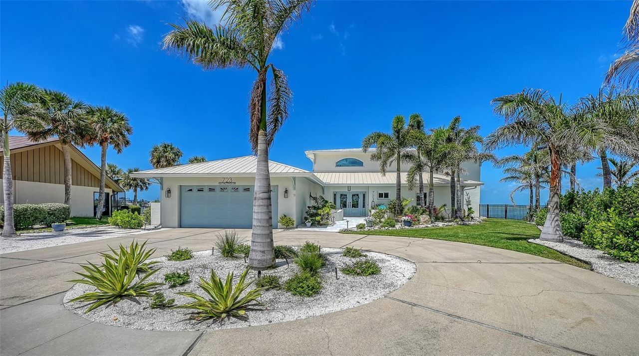 723 Key Royale Drive, Holmes Beach, FL 34217 Photo