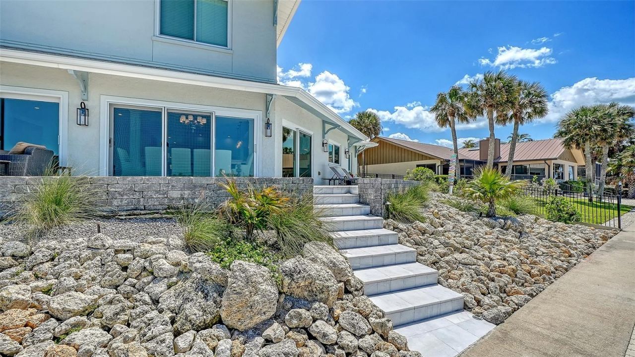 723 Key Royale Drive, Holmes Beach, FL 34217 Photo