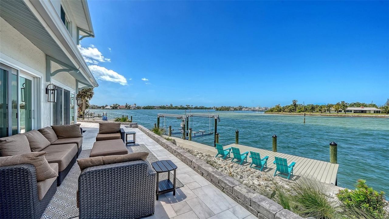 723 Key Royale Drive, Holmes Beach, FL 34217 Photo