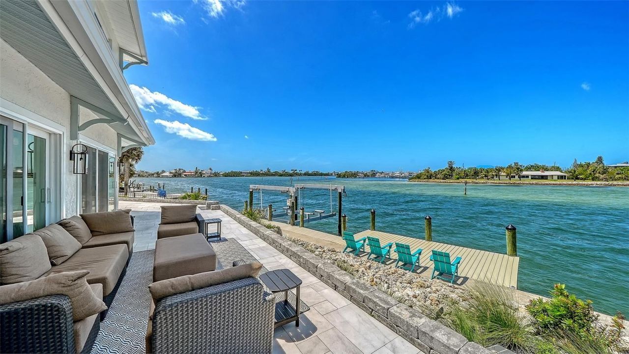 723 Key Royale Drive, Holmes Beach, FL 34217 Photo