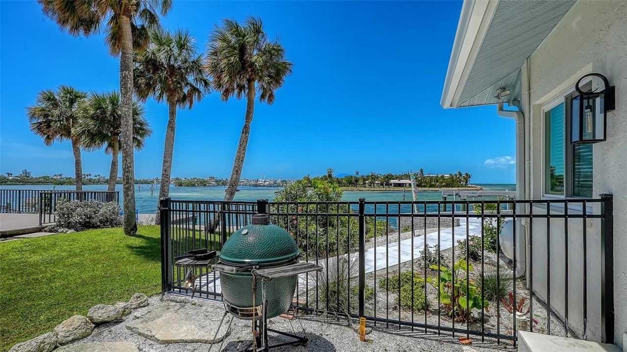 723 Key Royale Drive, Holmes Beach, FL 34217 Photo