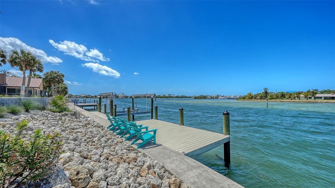 723 Key Royale Drive, Holmes Beach, FL 34217 Photo