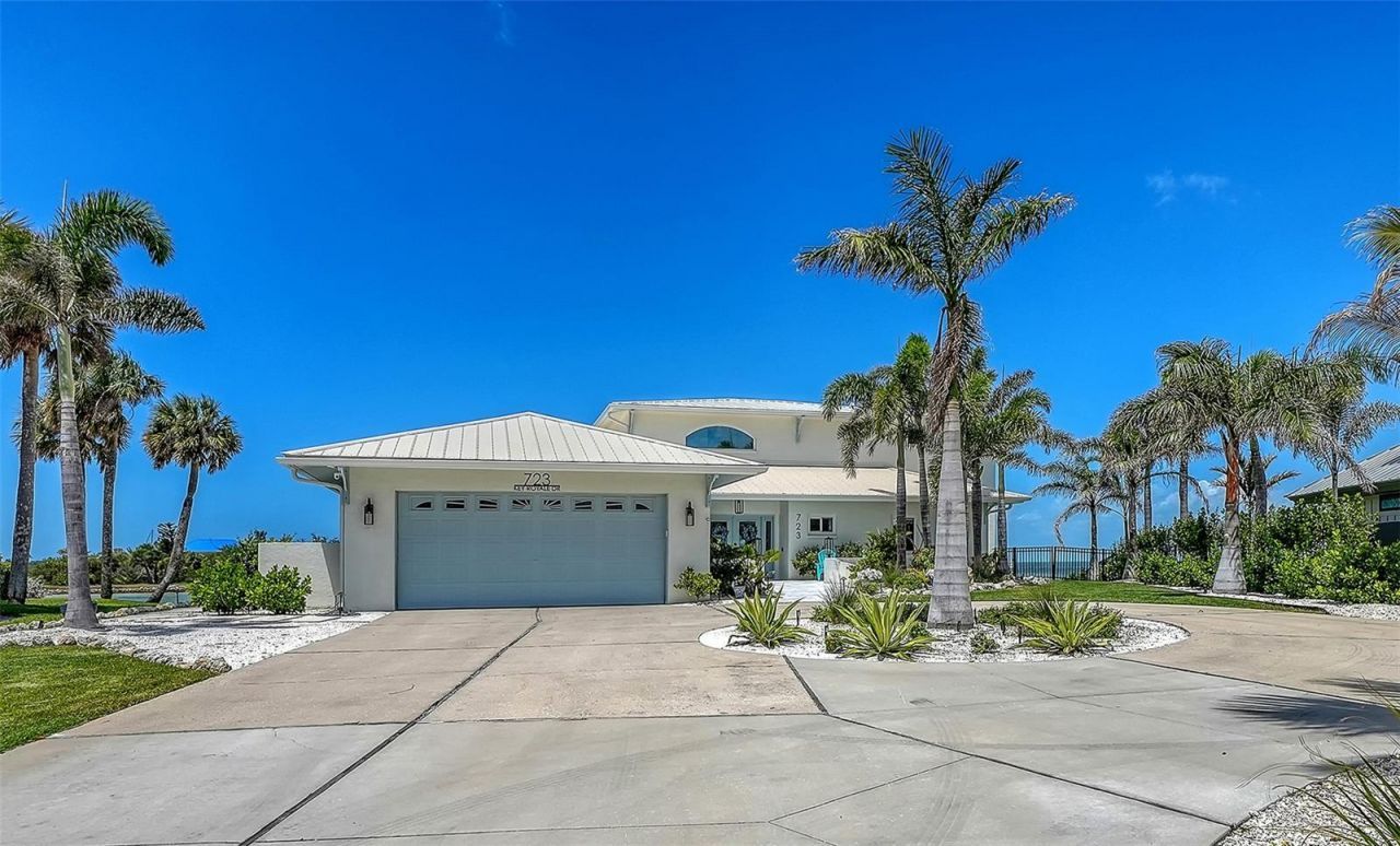 723 Key Royale Drive, Holmes Beach, FL 34217 Photo