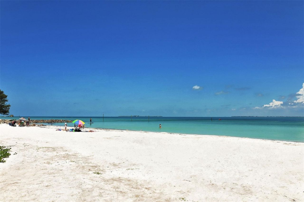 723 Key Royale Drive, Holmes Beach, FL 34217 Photo