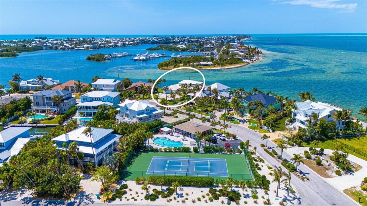 723 Key Royale Drive, Holmes Beach, FL 34217 Photo