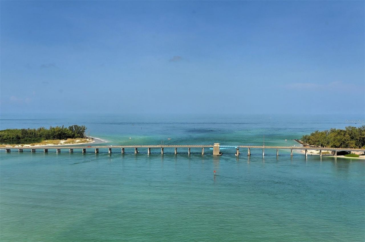 723 Key Royale Drive, Holmes Beach, FL 34217 Photo