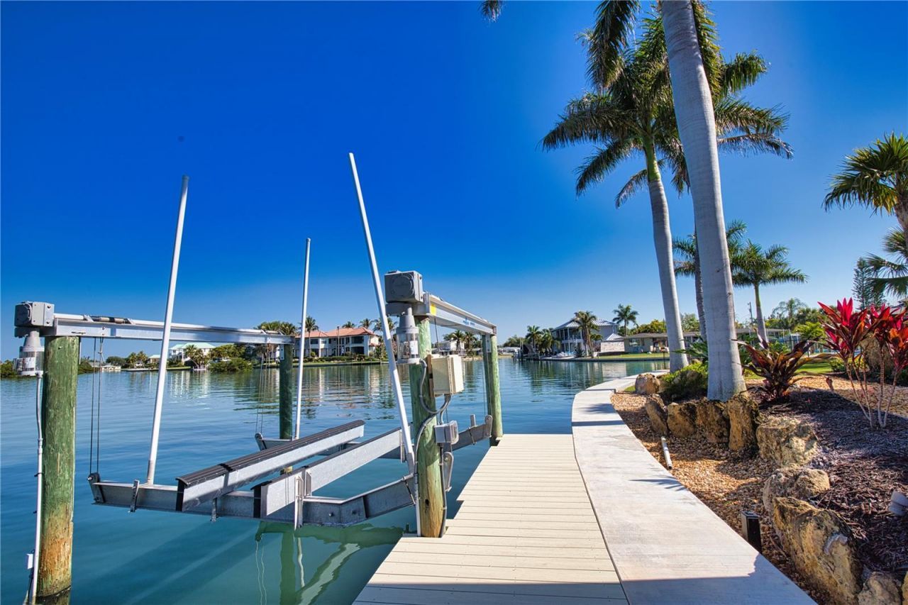 420 Palmetto Crescent, Nokomis, FL 34275 Photo