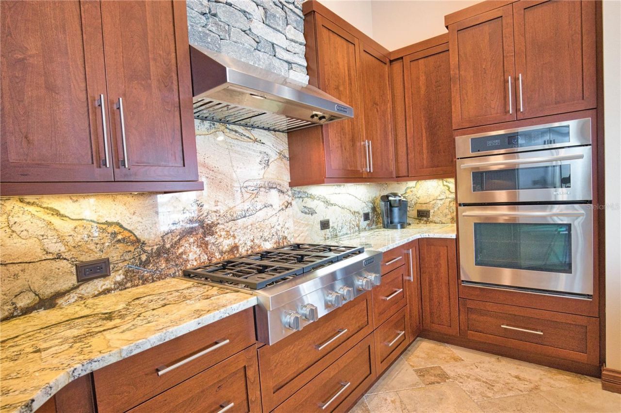 420 Palmetto Crescent, Nokomis, FL 34275 Photo