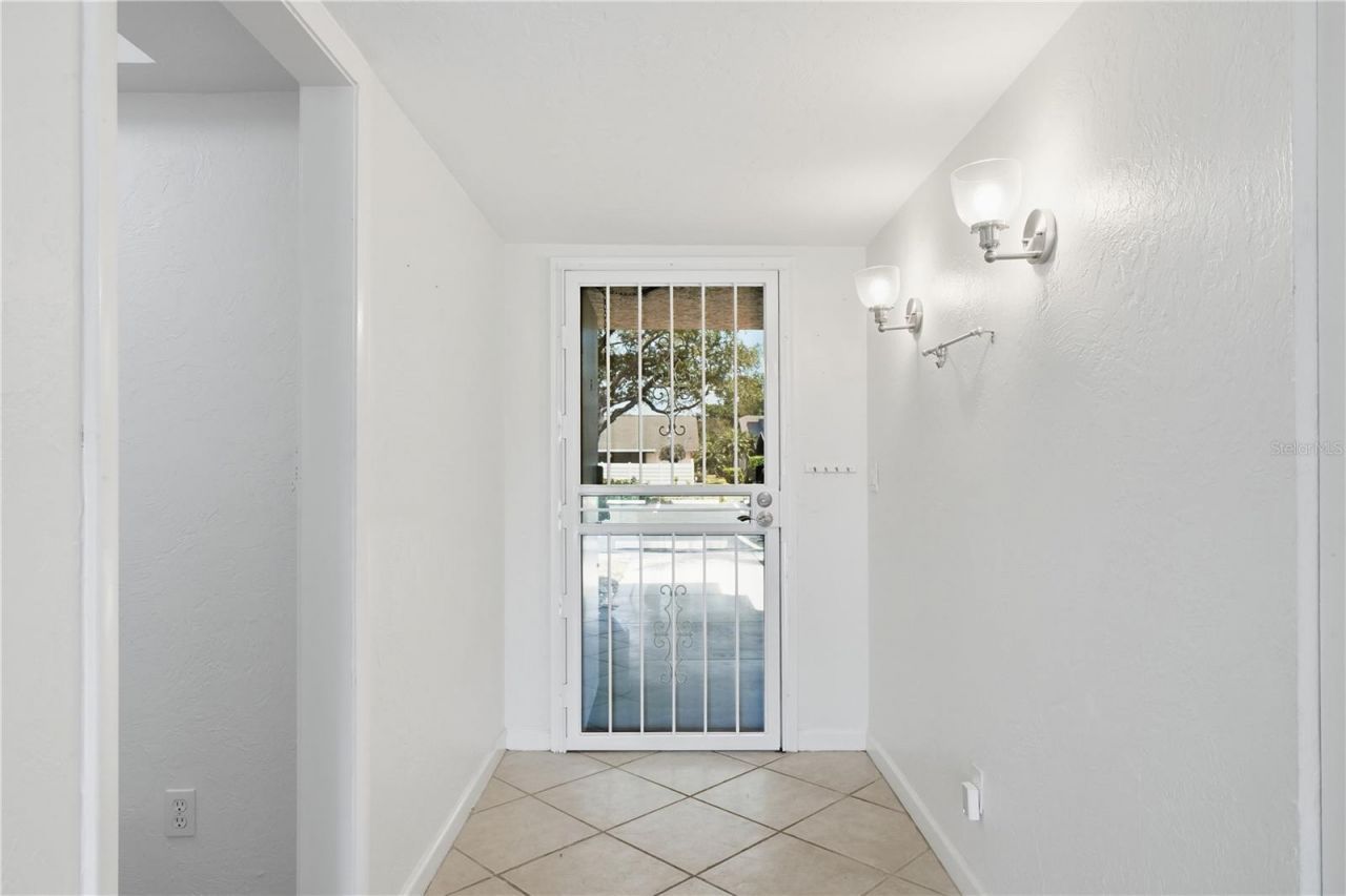 7860 Palm Aire Lane, Unit 103, Sarasota, FL 34243 Photo