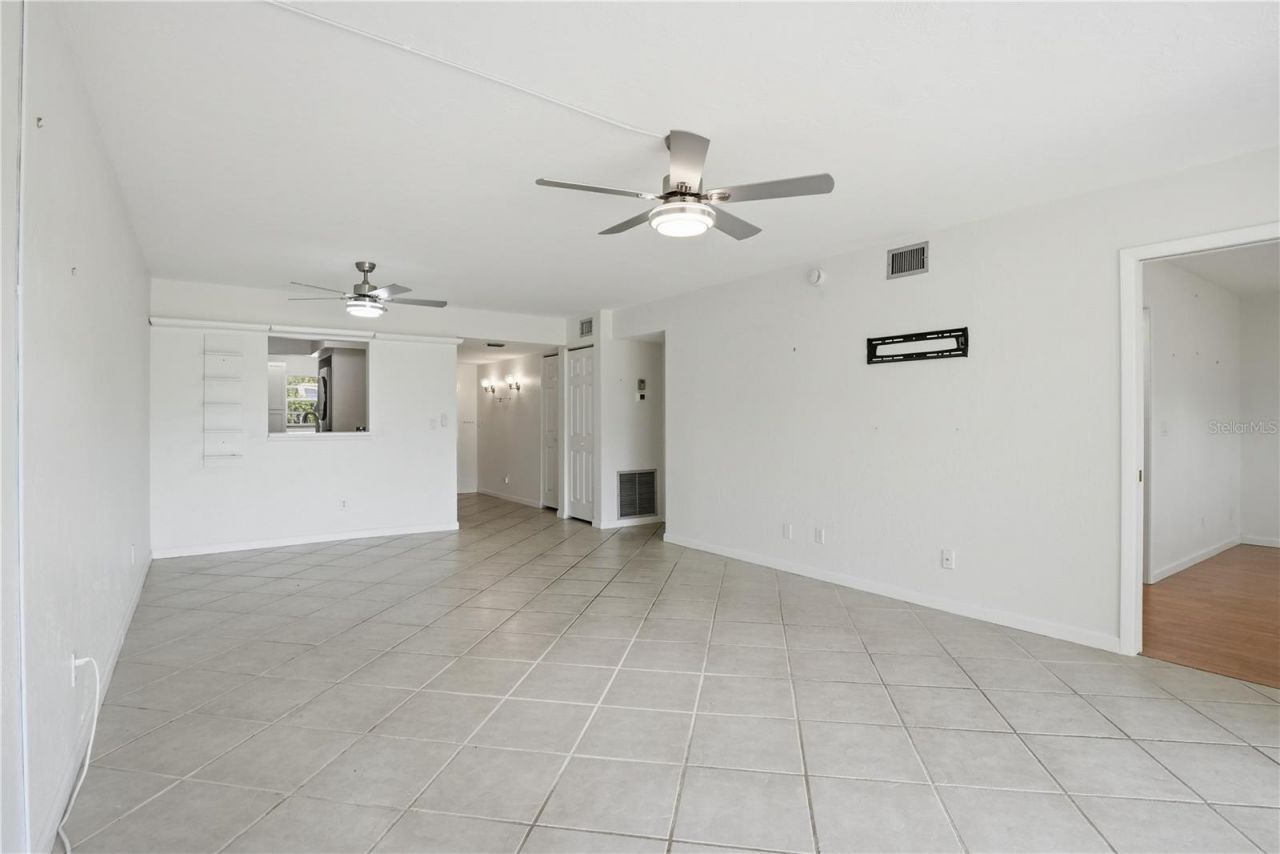 7860 Palm Aire Lane, Unit 103, Sarasota, FL 34243 Photo