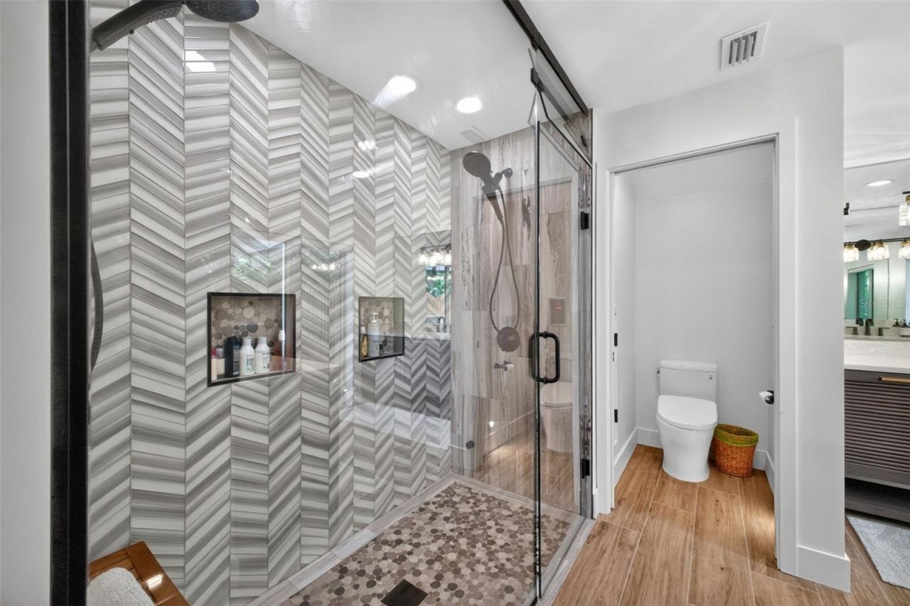 28828 Beauclaire Drive, Tavares, FL 32778 Photo