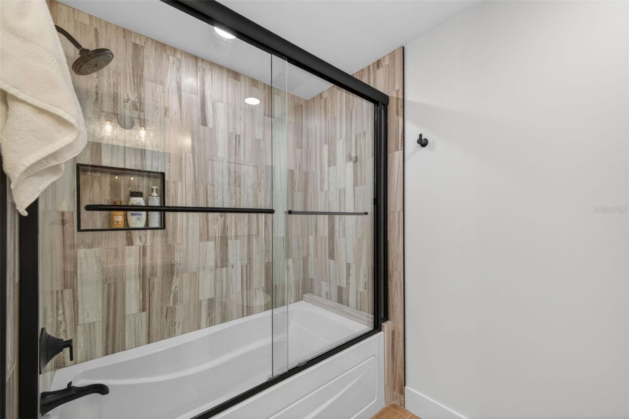 28828 Beauclaire Drive, Tavares, FL 32778 Photo