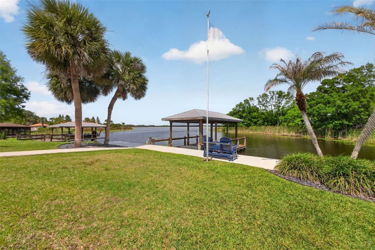 28828 Beauclaire Drive, Tavares, FL 32778 Photo