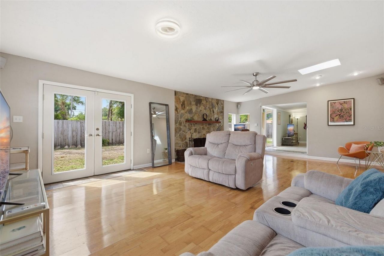 4415 7th Street S, Saint Petersburg, FL 33705 Photo