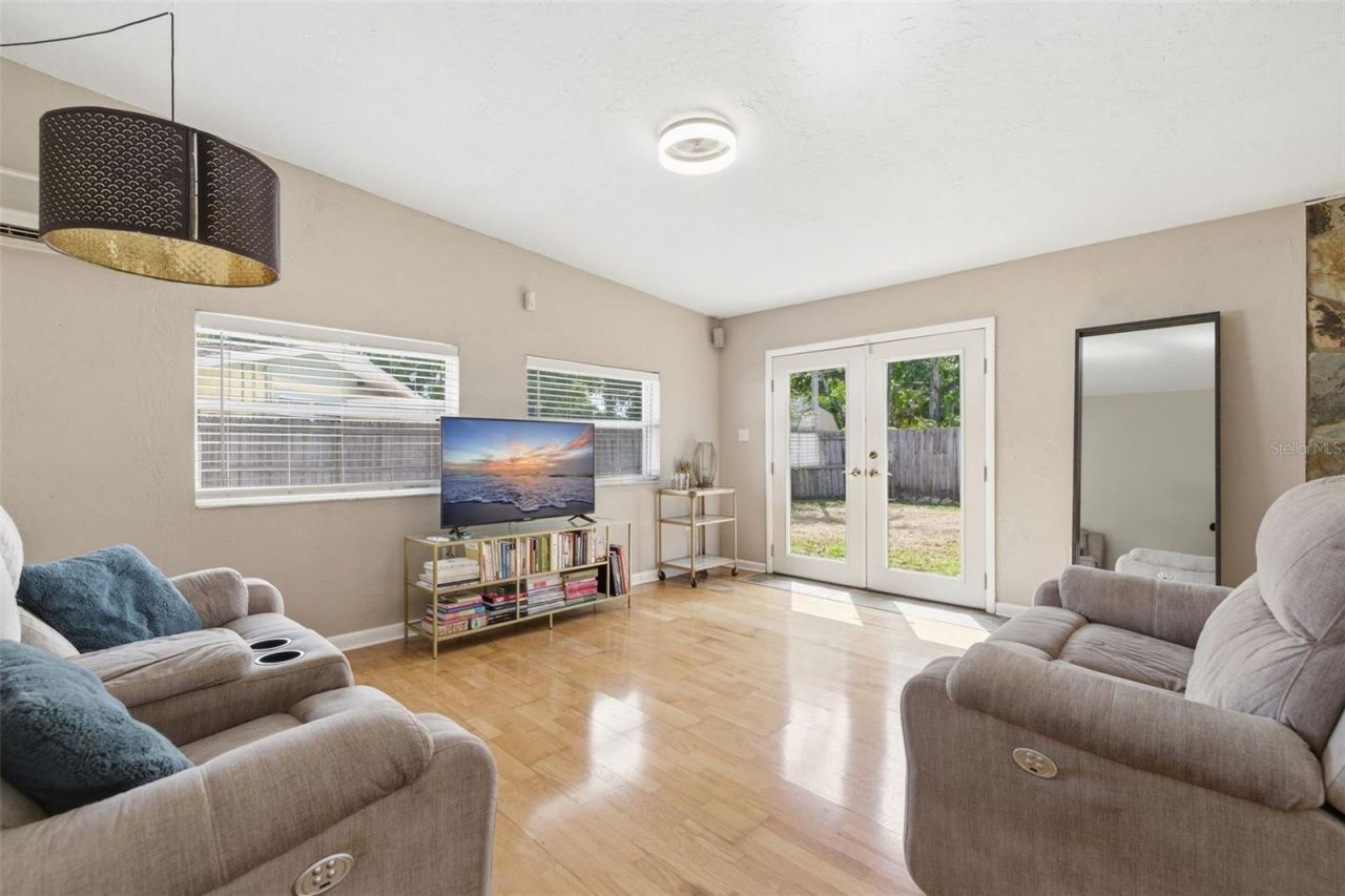 4415 7th Street S, Saint Petersburg, FL 33705 Photo